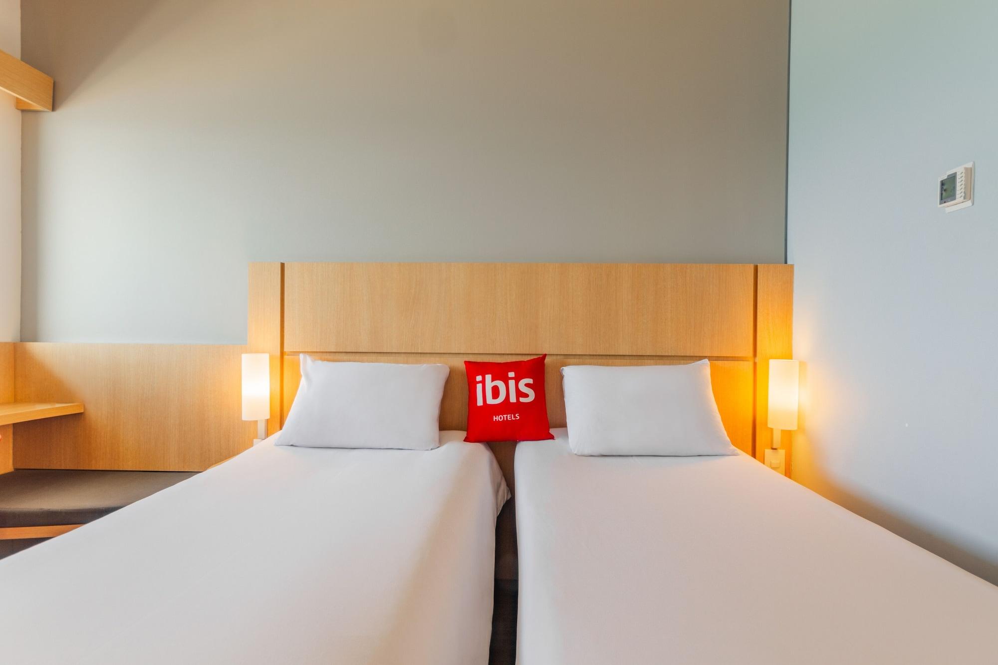 Ibis Cartagena Marbella Hotel Exterior photo